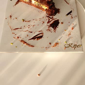 Kiper Pastanesi Pastadan Tas Çıktı