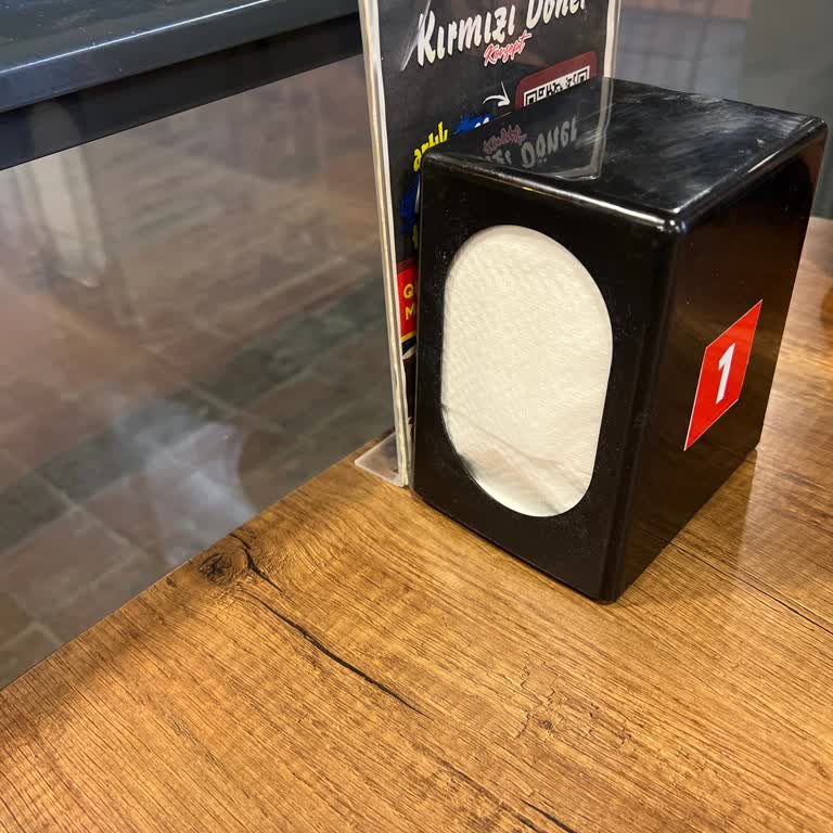 Kırmızı Döner Masa Kokuyor Ve Sürekli Yanlış Sipariş Geliyor