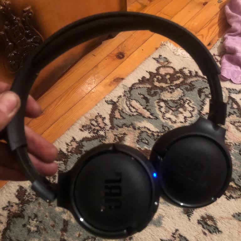 JBL Kulaklık Kendi Kendine Kapanıyor