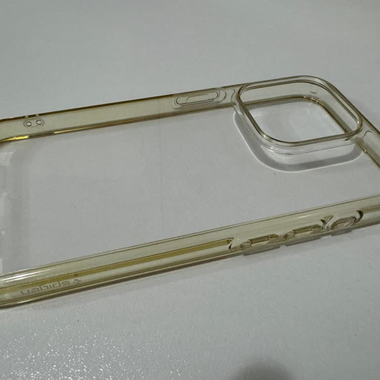 Spigen Şeffaf Kılıfın Çabuk Sararması