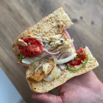 Subway'de Hayal Kırıklığı: Bayat Ekmek Ve Az Malzeme