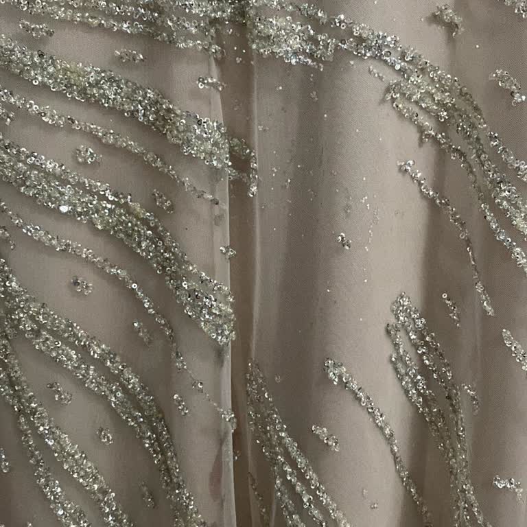 Yaşmak Mağazası Hennin Marka Abiyenin Taşları Dökülüyor