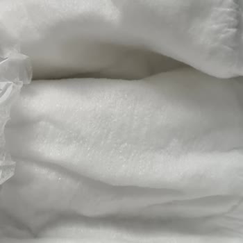 Sleepy Bebek Bezi İçerisinde Siyah Bir Şeyler