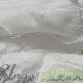 Sleepy Bebek Bezi İçerisinde Siyah Bir Şeyler