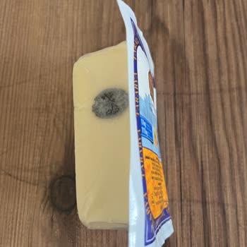 Tarabya Peynirde Büyük Şok! Taze Kaşarda Kararma Ve Kırmızı Lekeler!