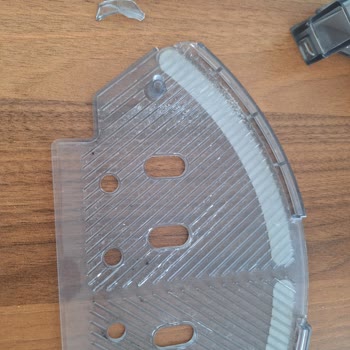 Fakir Robot RS 770 Süpürgede Oluşan Çatlak