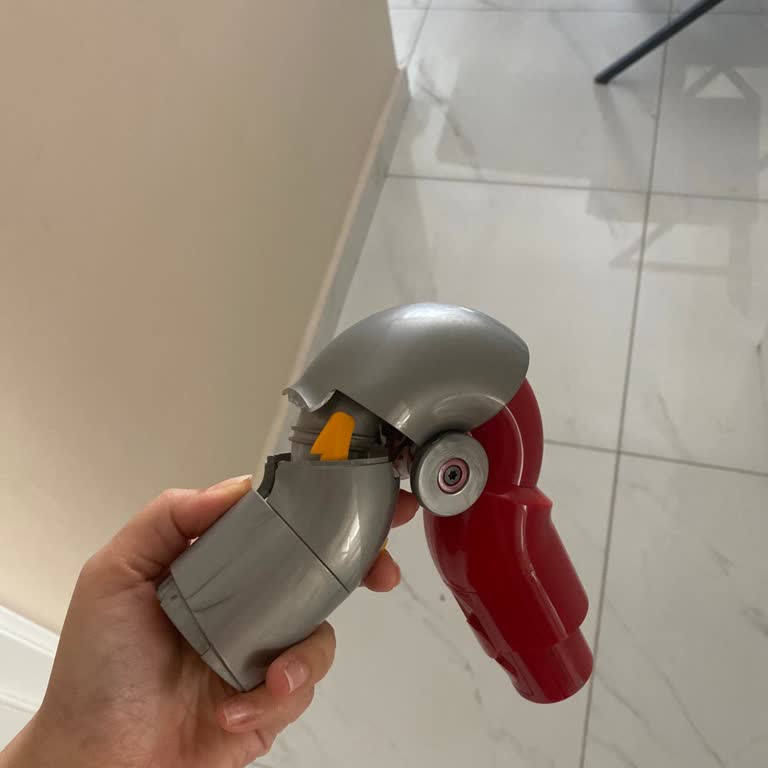 Dyson V12 Koltuk Altı Başlık Kırıldı