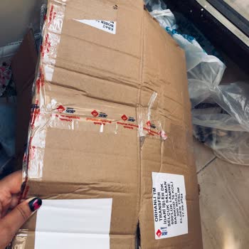 Aras Kargo Kutuları Açıp Bakmış