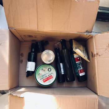 Aras Kargo Kutuları Açıp Bakmış