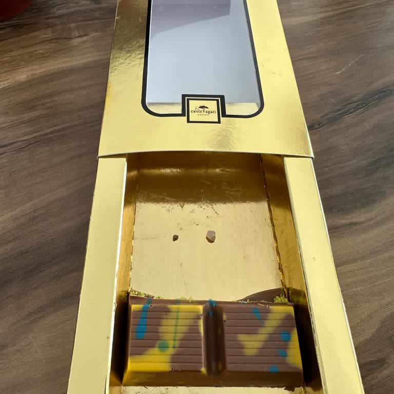 Ceviz Ağacı Pasta & Cafe Ceviz Ağacı Dubai Çikolatasından Çakıl Taşı Çıktı