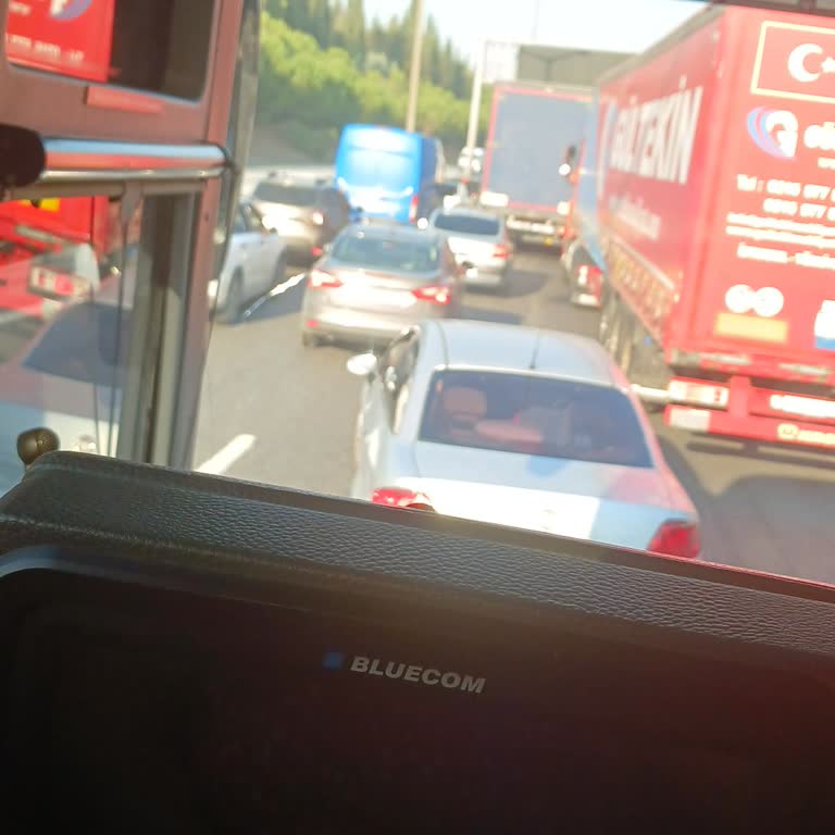 Metro Turizm Metronun Muavin Ve Şoförü