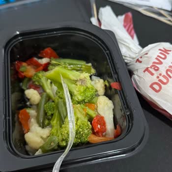 Tavuk Dünyası Bozuk Ve Eski Yemek Gönderimi Okuyun!