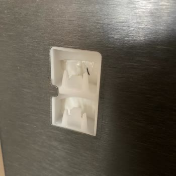 Arçelik Buzdolabının Kolları ve Tutamacı Kırılıyor