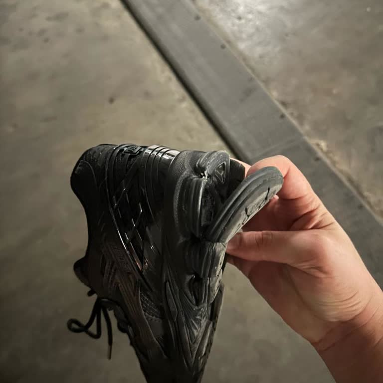 New Balance Yeni Alınan Ayakkabının Tabanı 12 Günde Açıldı