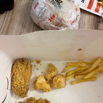KFC Aydınlıkevler Şubesi'nde Eksik Ve Özensiz Siparişler