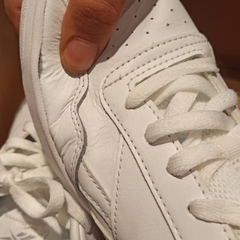 Reebok Kusurlu Ayakkabı İçin Para İadesi Yapmaması