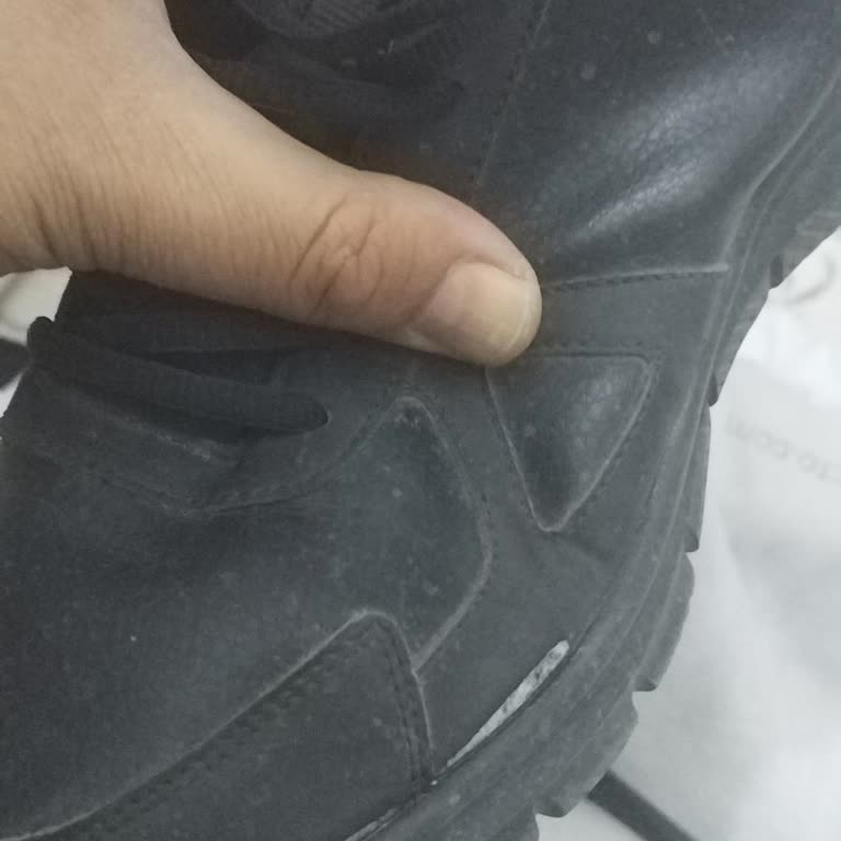 A City AVM Arena Spor Skechers Yırtıldı