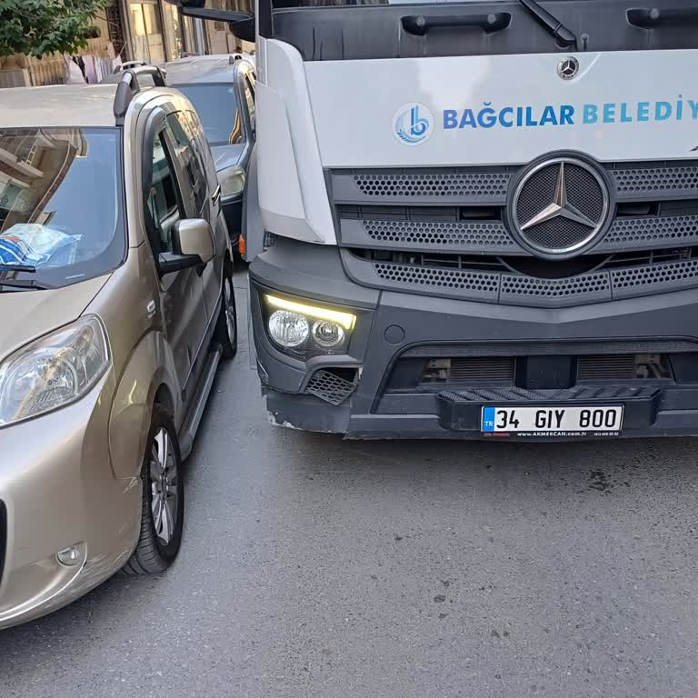 Bağcılar Belediyesi Bağcilar Belediyesine Ait Çöp Kamyonları