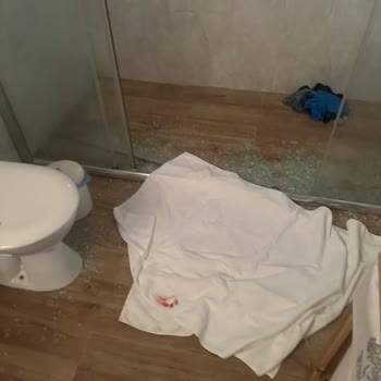 Etenna Beach Bungalows Hastane Masraflarımı Öde!