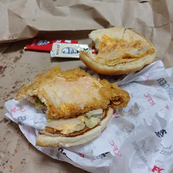 KFC'nin Yolladığı Bayat Burger