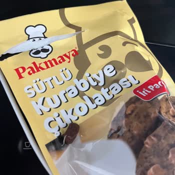 Pakmaya Sütlü Kurabiye Çikolatasının İçinde Plastik Parçalar