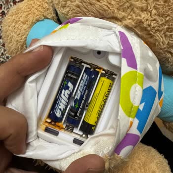 Fisher-Price Tehlikeli Bebek Oyuncağı: Yanmış Pil Bölmesi