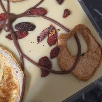 Bolçi Çikolata Güvey Kelebekli Ve Kurtlu Ürünü