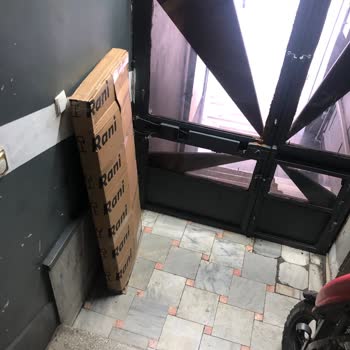 Rani Mobilya Ürünü Benden Habersiz Girişteki Bir Esnafa Bıraktı
