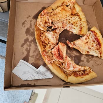Pizza Hut Kahvaltıda Gelen Pizza Tam Bir Hayal Kırıklığıydı!