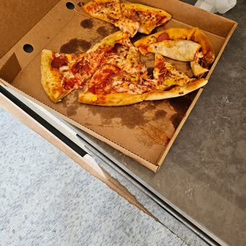Pizza Hut Kahvaltıda Gelen Pizza Tam Bir Hayal Kırıklığıydı!