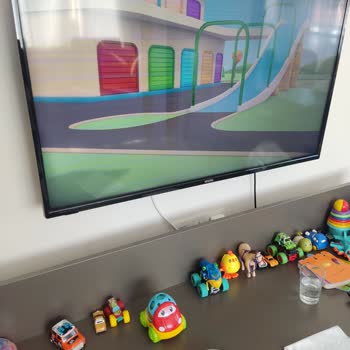 Vestel TV'nin Ekranında Garanti Sonrası Çizikler Oluştu