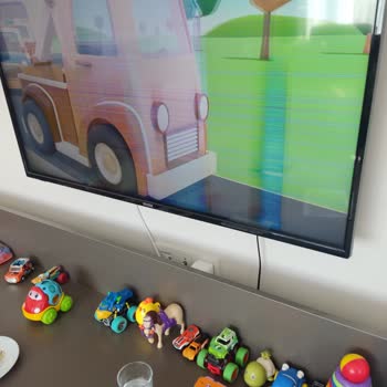 Vestel TV'nin Ekranında Garanti Sonrası Çizikler Oluştu