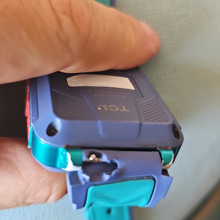 TCL Telefon TCL Mt 42x Saatin Kordon Yırtılması