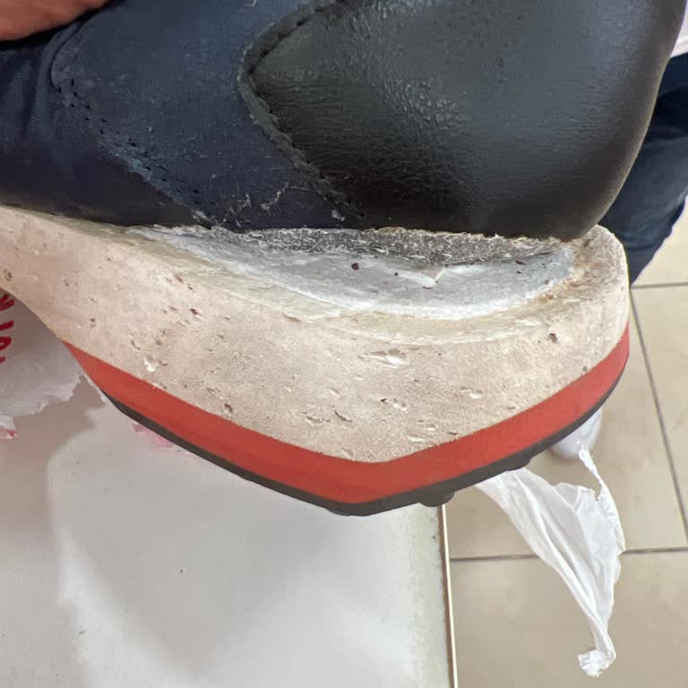 FLO Ayakkabı FLO'nun Kalitesiz Ayakkabısı