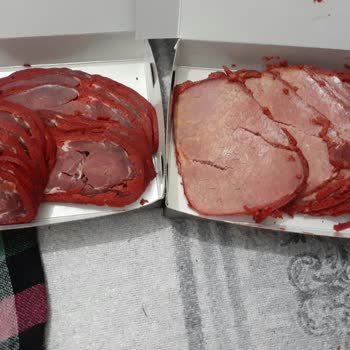 Meşhur Pastırmacı Aynı Pastırma Deyip Tezgah Altından Başka Pastırma Göndermiş