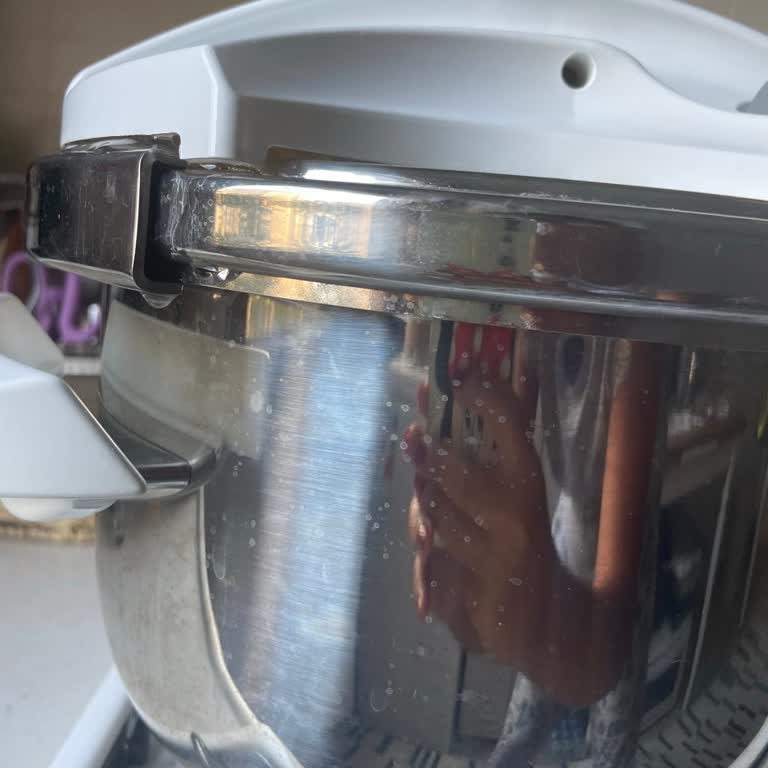 Essenso Marka Düdüklü Tencere Su Akıtması