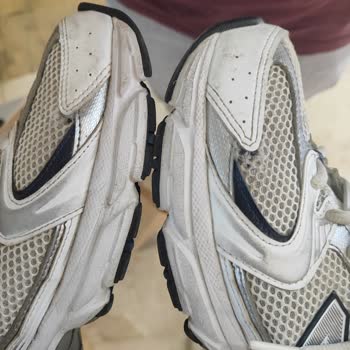 New Balance 530 Modelinde Deforme