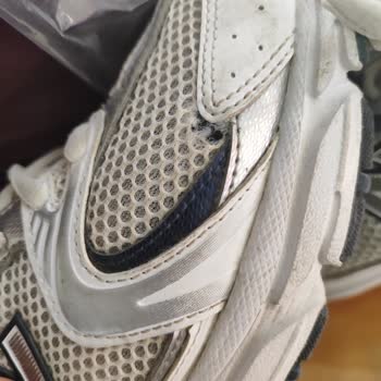 New Balance 530 Modelinde Deforme