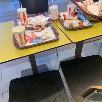 Popeyes Restoranında Hijyen Sorunu Ve İlgisizlik