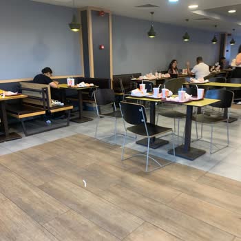 Popeyes Restoranında Hijyen Sorunu Ve İlgisizlik