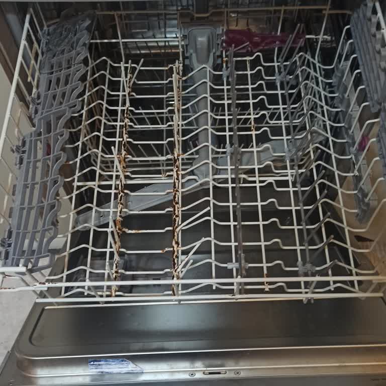Paslanan Bulaşık Makinesi Sepeti Sağlık Tehditi Oluşturuyor
