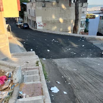 Karabağlar Belediyesi Mahallede Çöp Sorunu Ve İlgisizlik