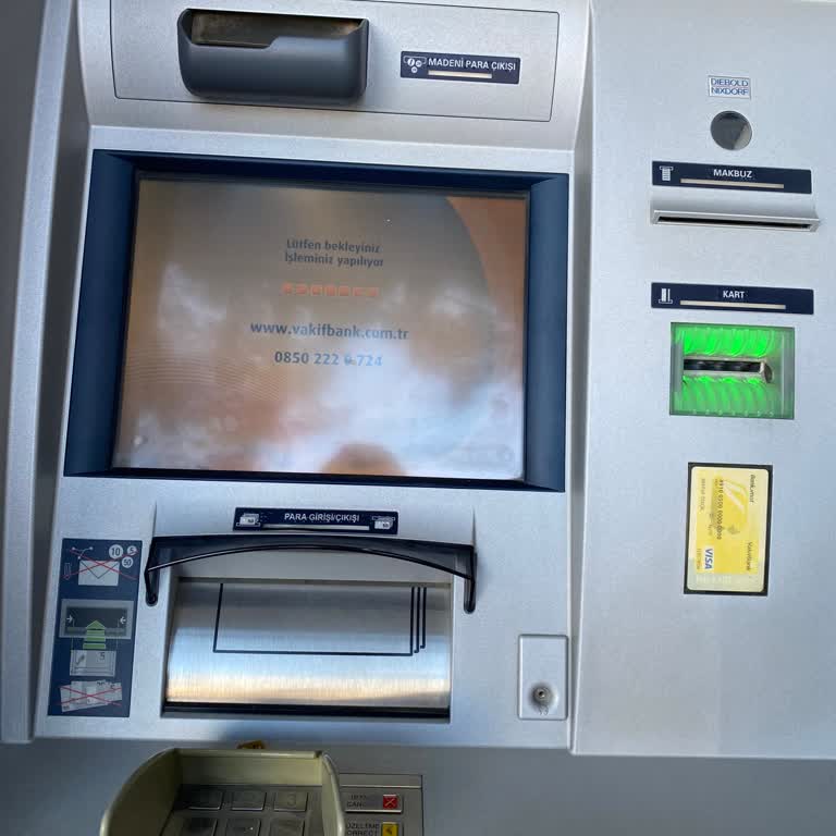 VakıfBank ATM Paraya El Koydu
