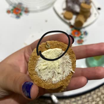Eti Gıda Bisküvinin İçinden Canlı Kurt Çıktı!