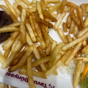 Tavuk Dünyası'nda Hayal Kırıklığı: Lezzetsiz Yemek Ve Kötü Hizmet