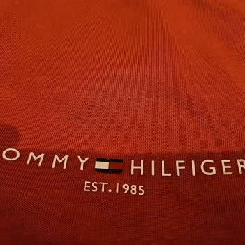 Tommy Hilfiger Markasının Ayıbı Ve Sorumsuzluğu