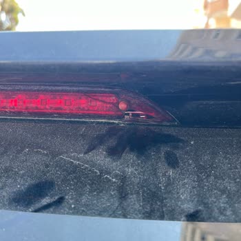 Shell Akaryakıt İstasyonunda Arka Fren Stop Lambası Hasarı