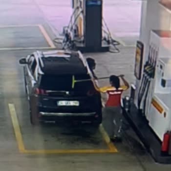 Shell Akaryakıt İstasyonunda Arka Fren Stop Lambası Hasarı