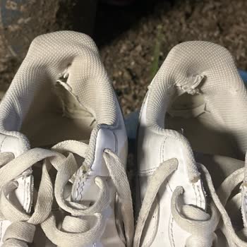 Nike Mağazasından Aldığım Ayakkabı 1 Ay İçinde Yırtıldı