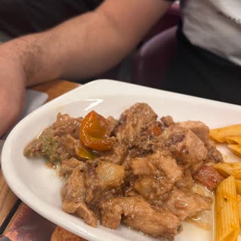 Highway Outlet Tavuk Dünyası Yemeği Farklı Getirdi. Kötü İşletme